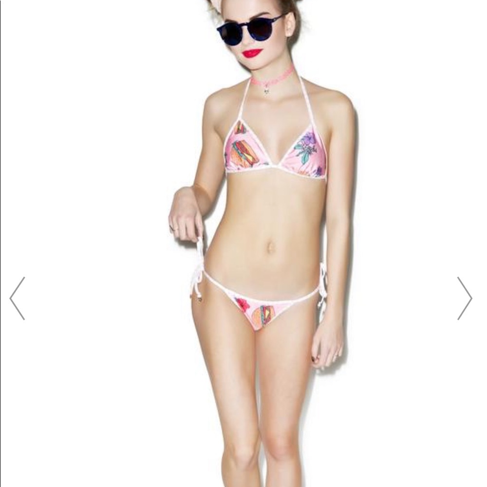 Wildfox Couture
HAMBURGERS REVERSIBLE CLASSIC STRING Binini Sz Small New!